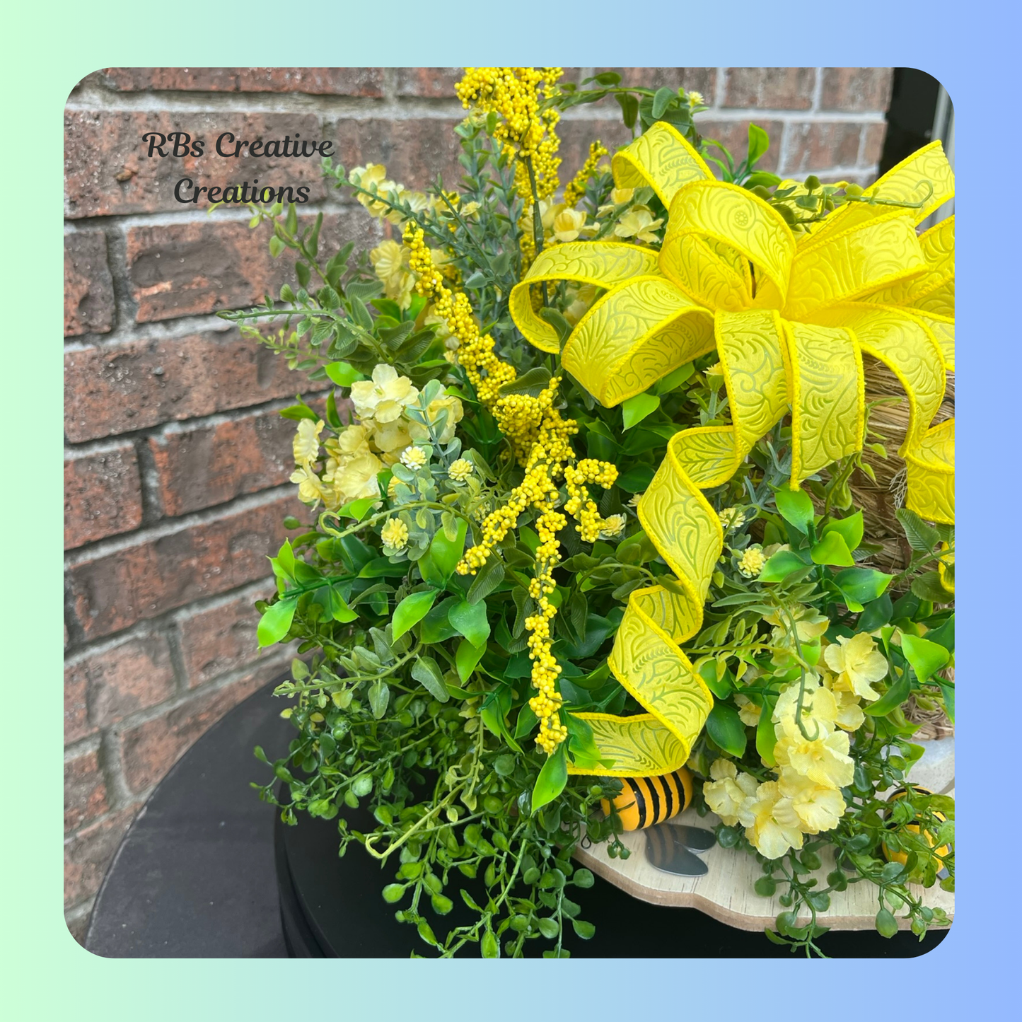 Handmade Bee Hive Floral Arrangement β Rustic Bumblebee Hive Centerpiece for Farmhouse & Spring Decor