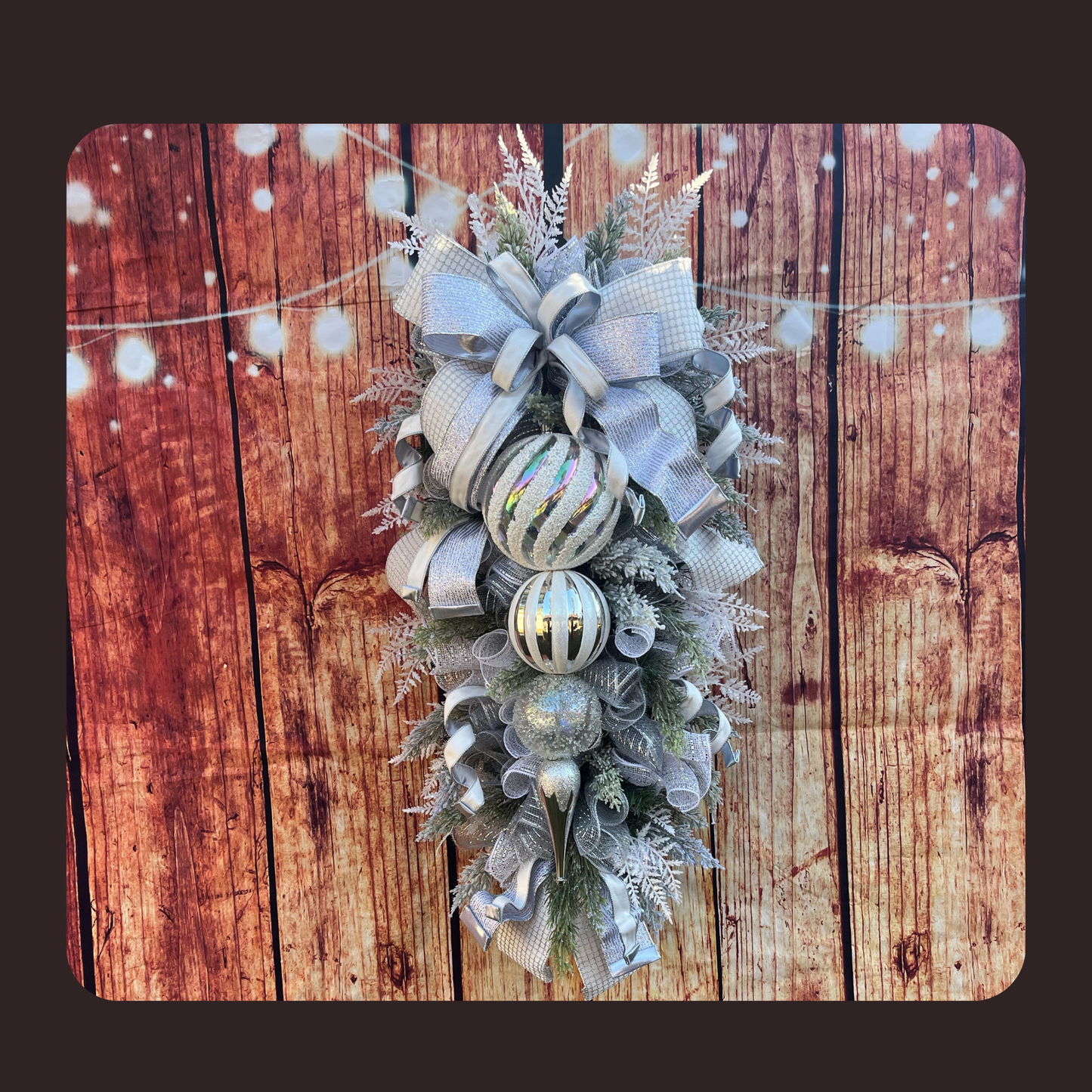 Winter White Elegance Christmas Swag – Silver Frost Luxury Door Decor