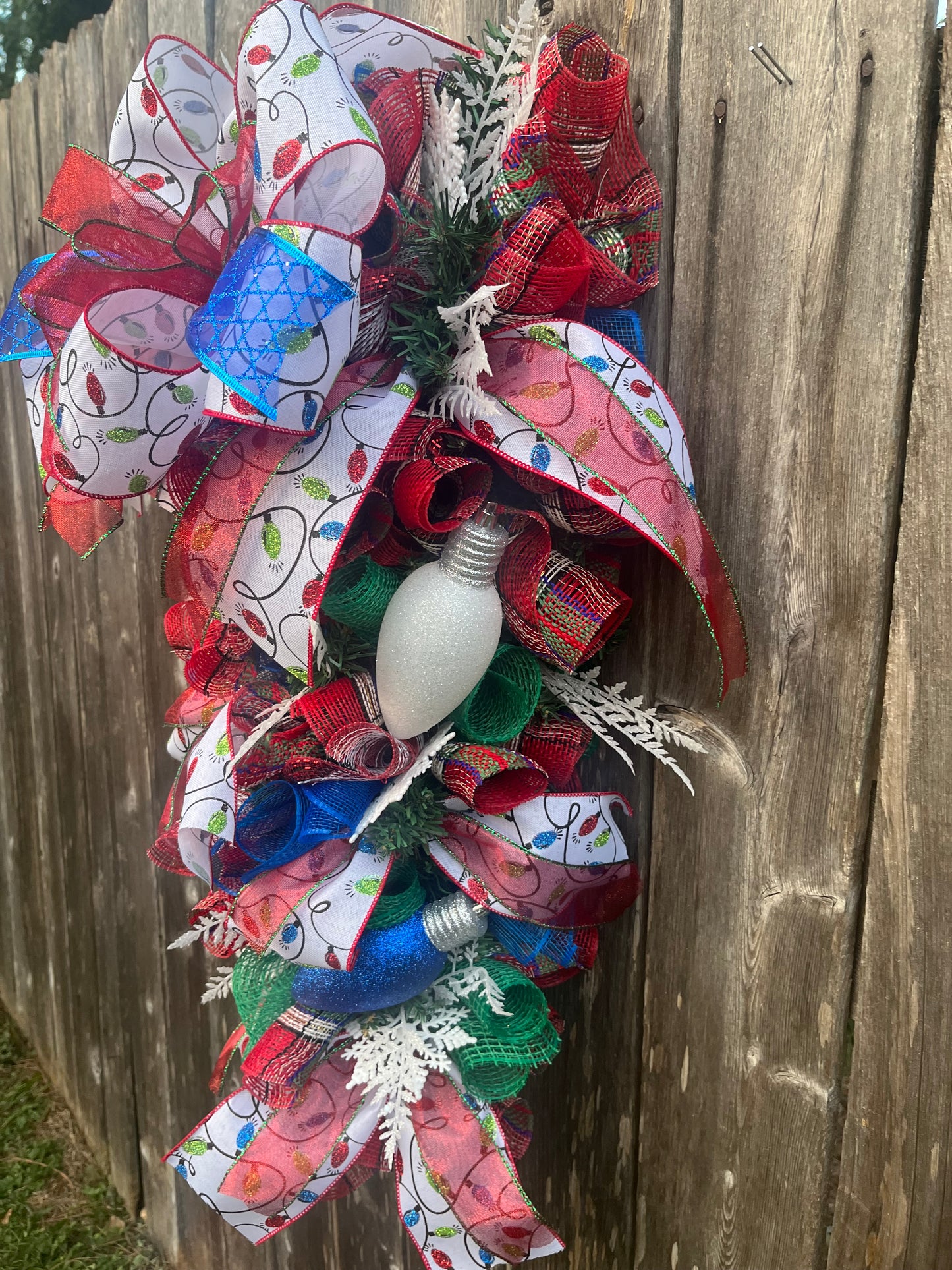 Christmas Lights Swag for the front door, Trending Christmas decor, Holiday decor, Christmas decor, Merry and bright décor, Winter wreath