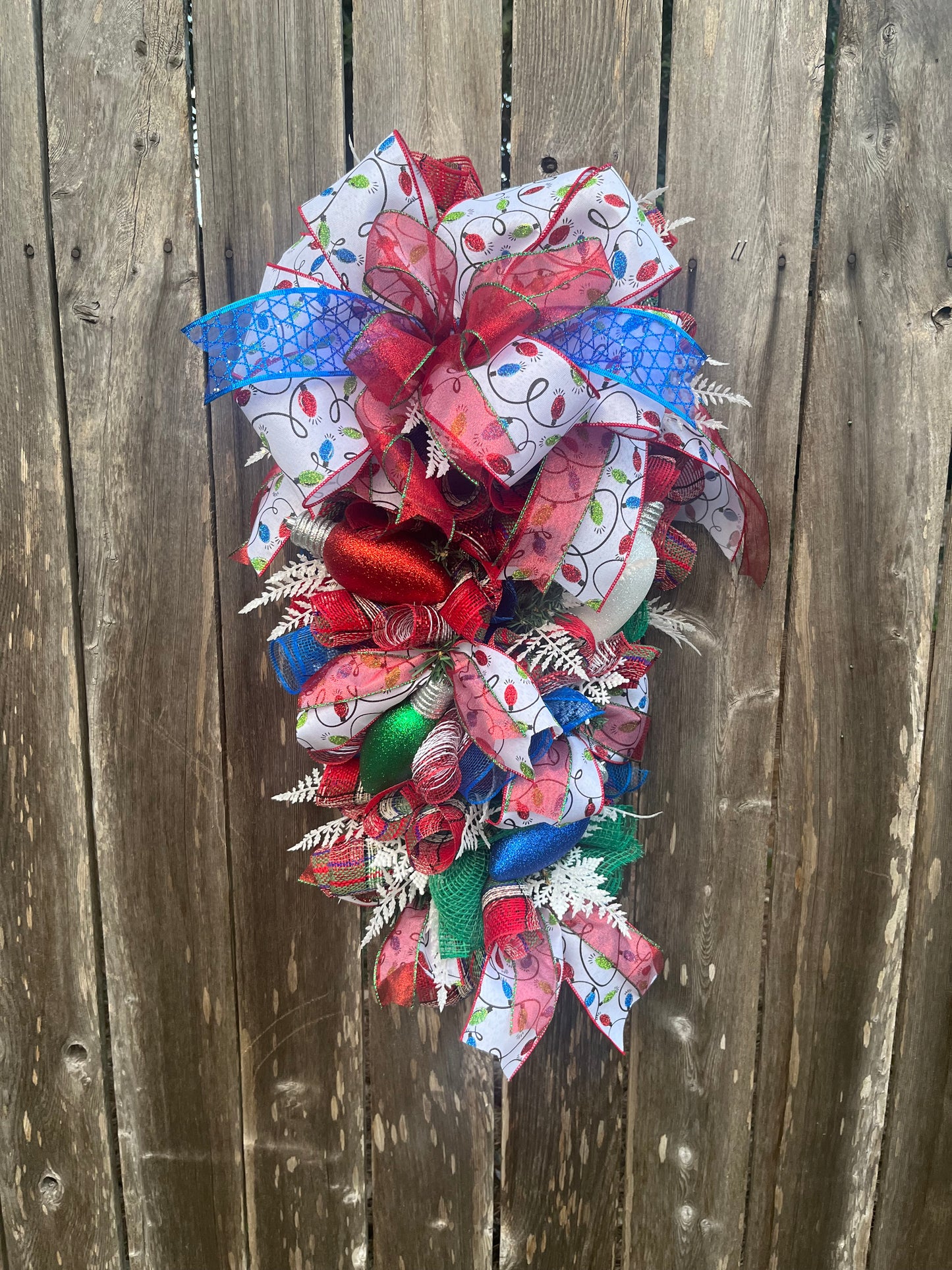 Christmas Lights Swag for the front door, Trending Christmas decor, Holiday decor, Christmas decor, Merry and bright décor, Winter wreath