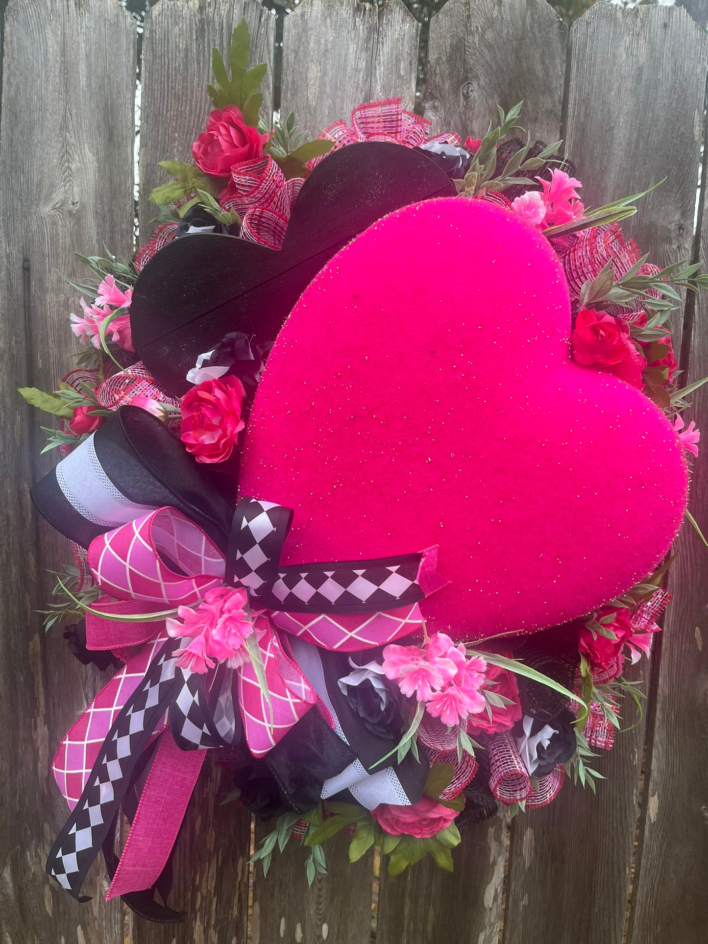 Valentine front door wreath, heart wreath, romantic decor, gifts for her, party decorations, festive decor, Valentine decor, wall hanging