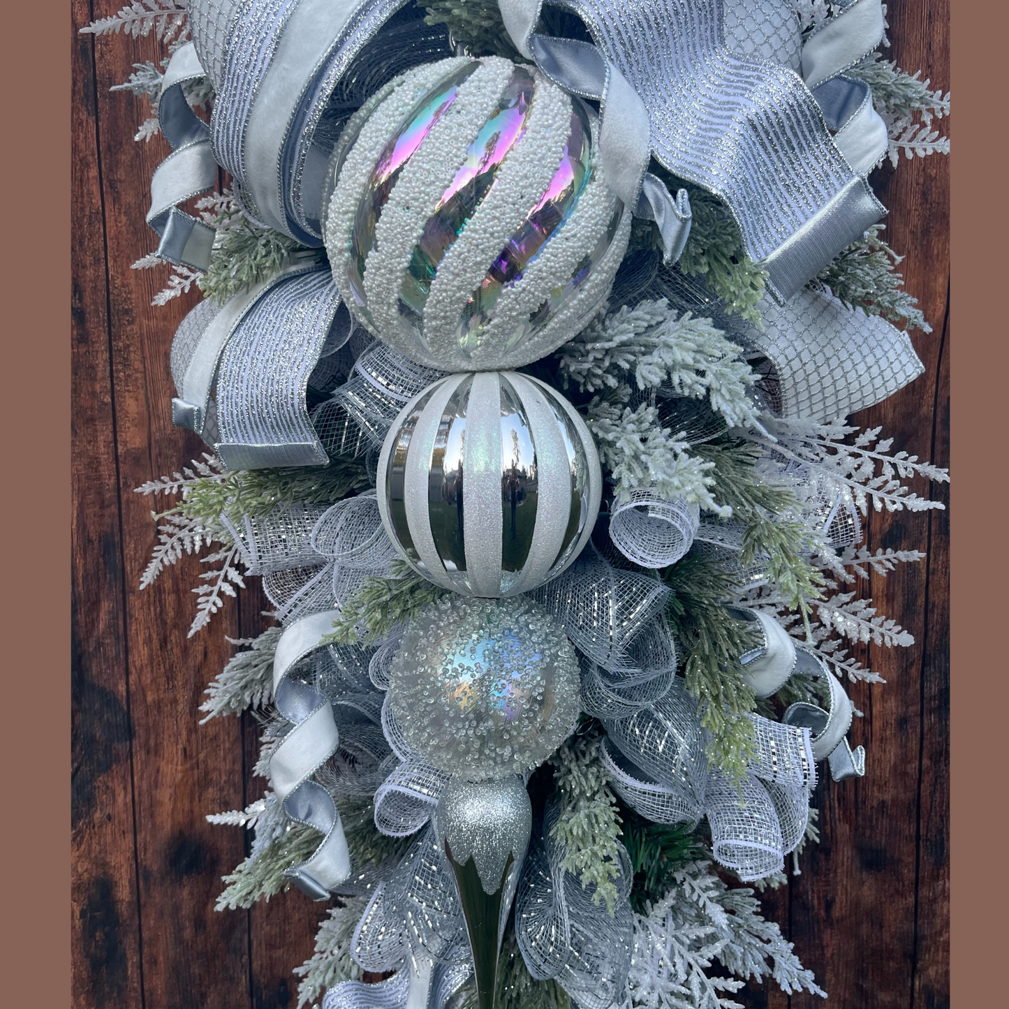 Winter White Elegance Christmas Swag – Silver Frost Luxury Door Decor