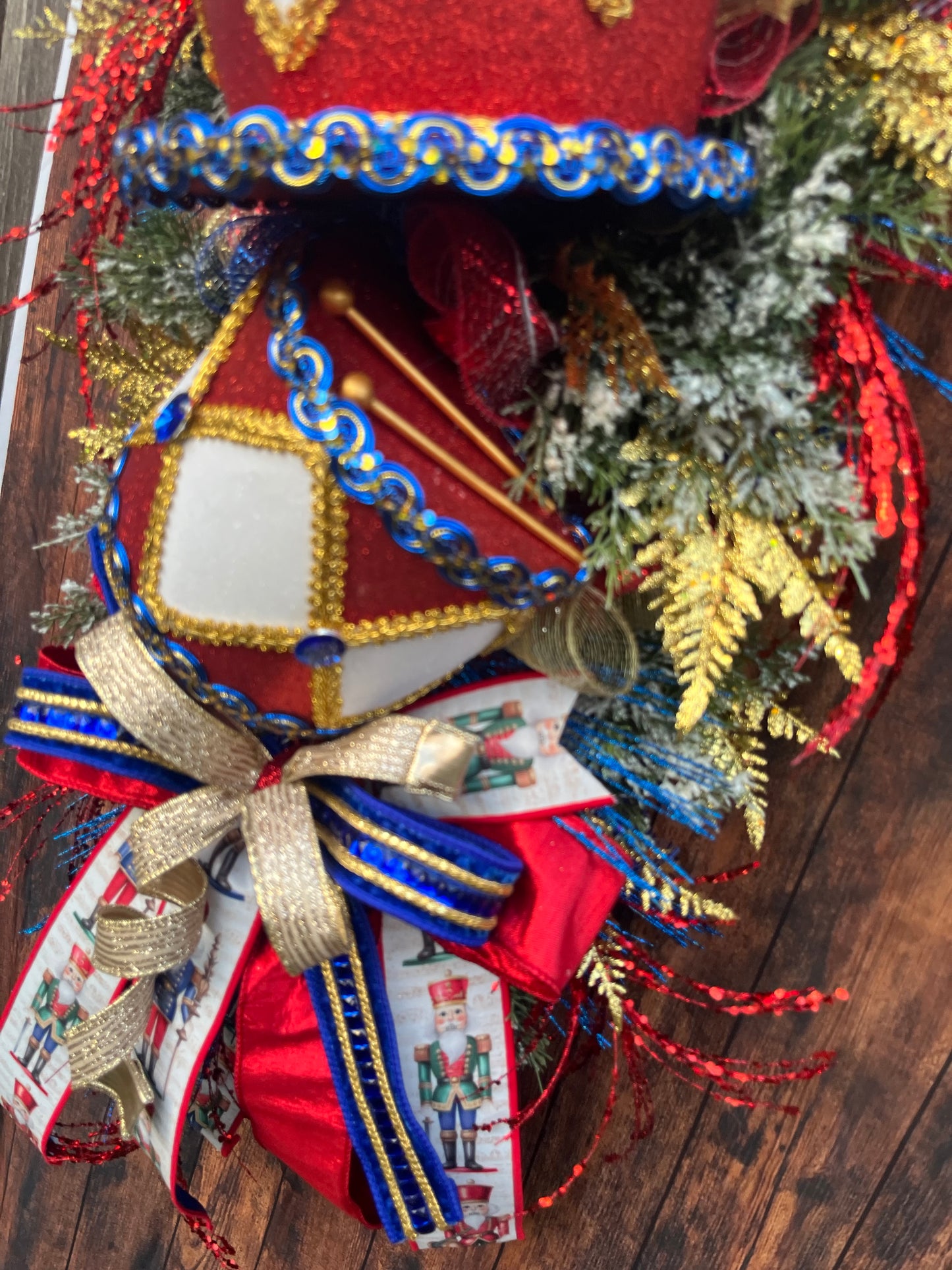 Nutcracker Drum Christmas Swag – Red, Blue & Gold Holiday Door Decor with Glitter Picks & Nutcracker Ribbon